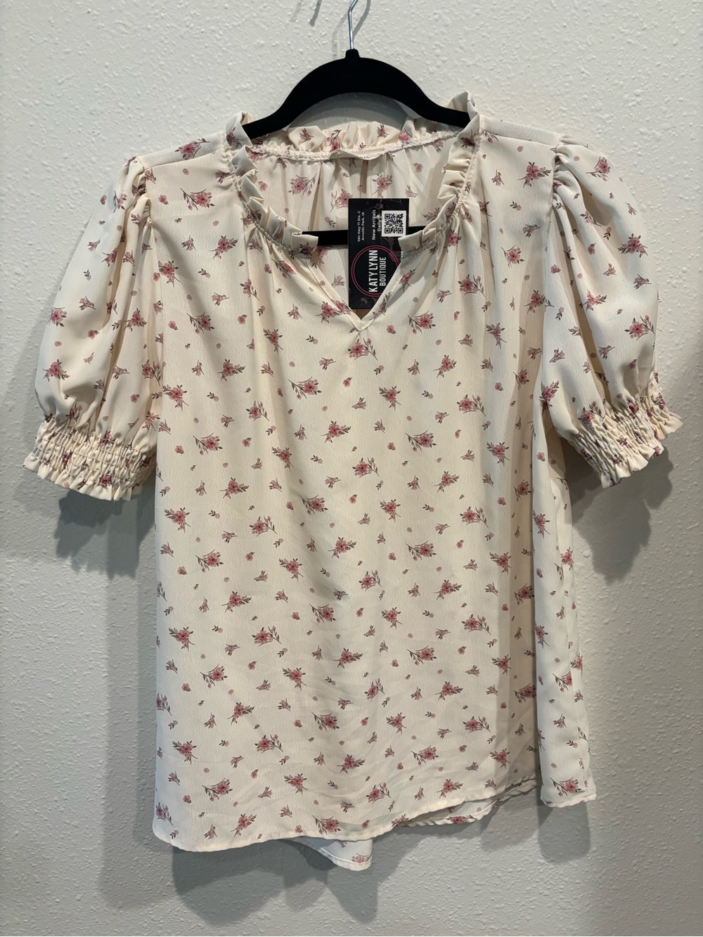 Les Amis Cream Floral Puff Sleeve Ruffle-Neck Blouse NWT med